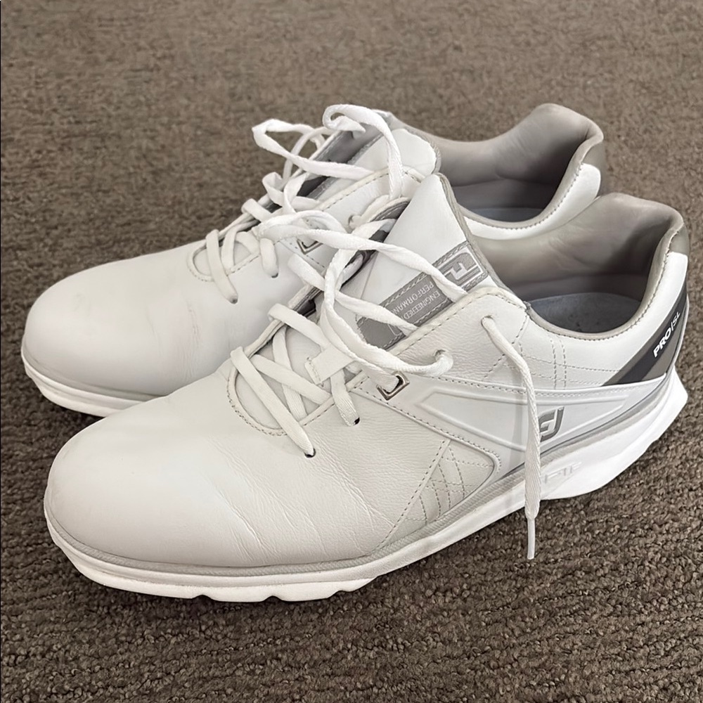 FootJoy White Athletic Golf Shoes Sleek Design